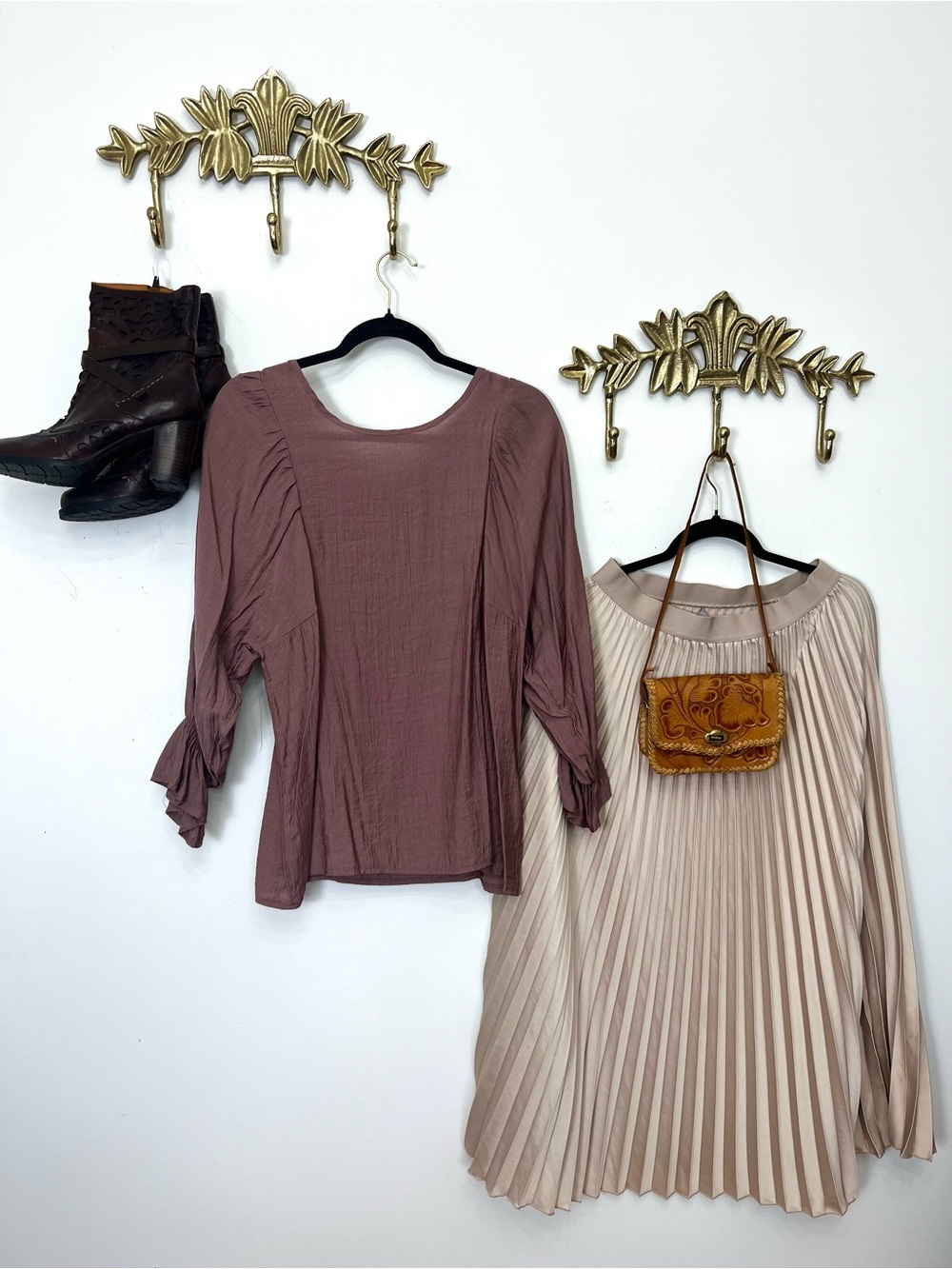 Dusty rose /mauve Women’s Long-Sleeve Blouse - Chic Everyday Top M ptp 20” l 27”